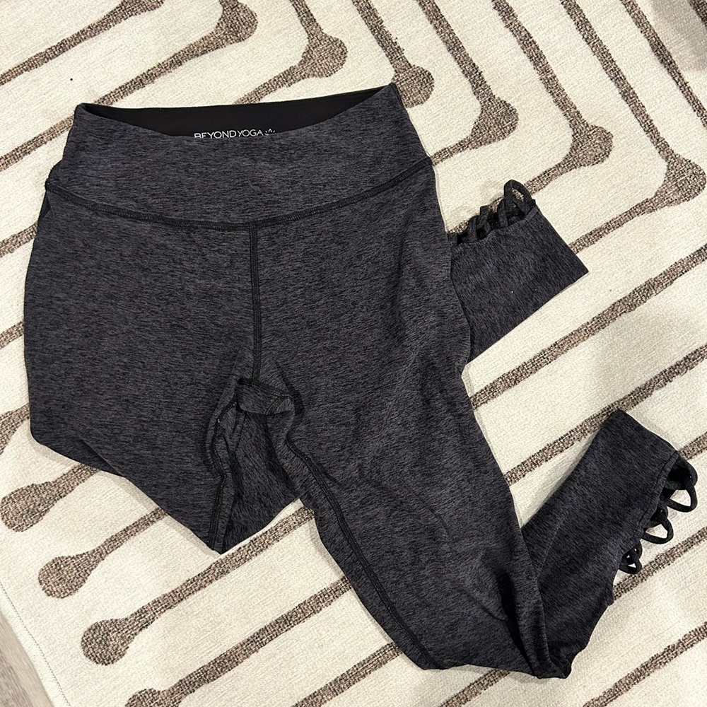 HERS - Beyond Yoga grey leggings with ankle detail